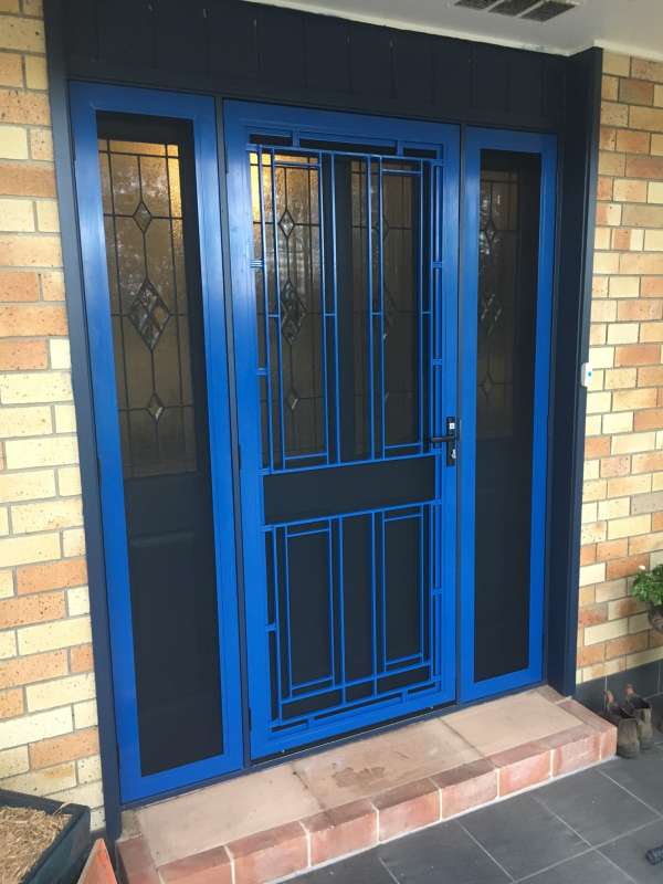 Prowler Proof Heritage Hinge Screen Door with Forcefield Sidelites